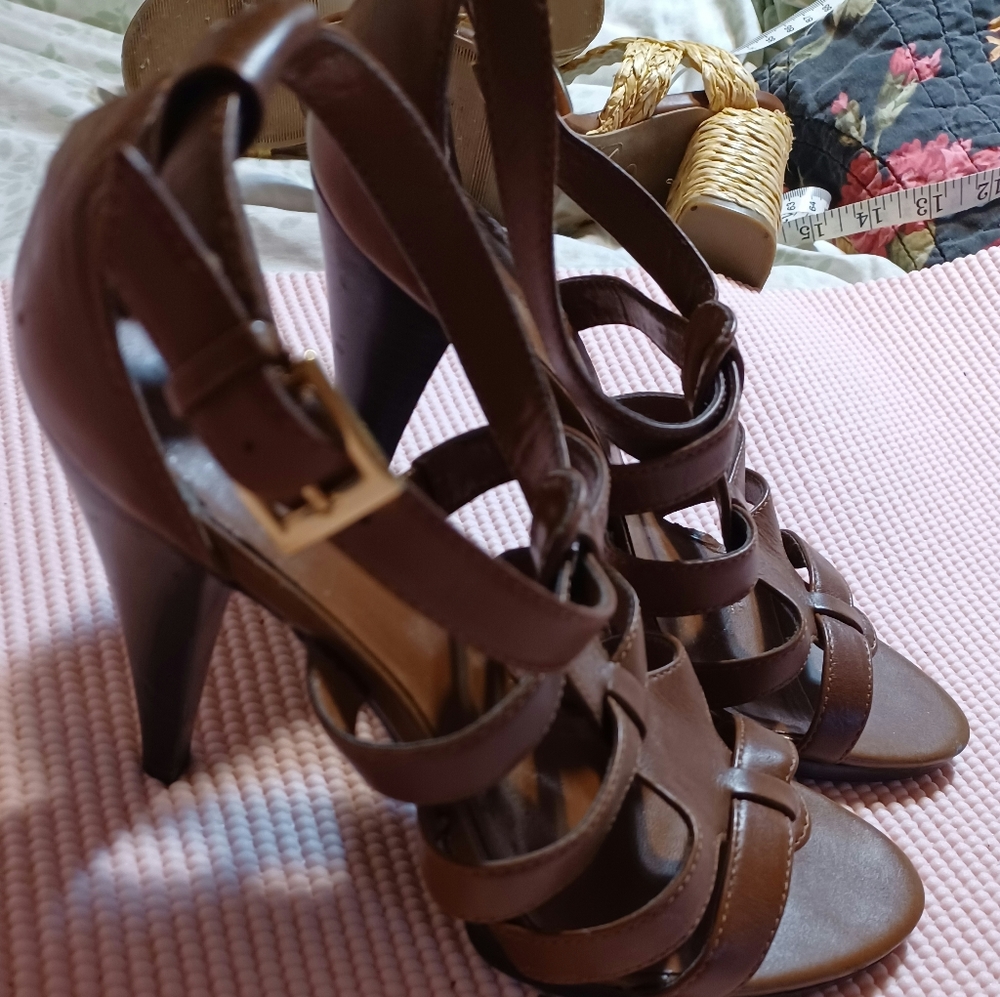 Franco Fortini high heels 7M brown oprn peeptoe sandals.